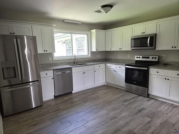 5th image of 221 Gilchrist Dr