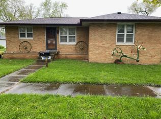 303 W Sherman Ave, Pontiac, IL 61764