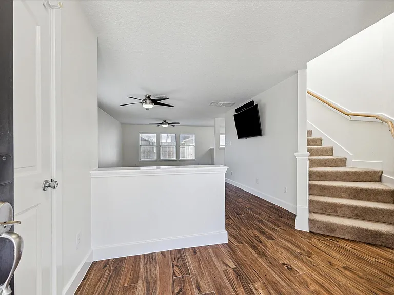 262 Rolling Brook Dr — Photo 4