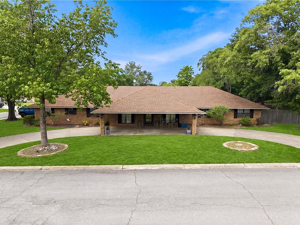 1st image of 1613 S Colonial Cir