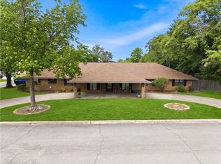 1613 S Colonial Cir, Sallisaw, OK 74955