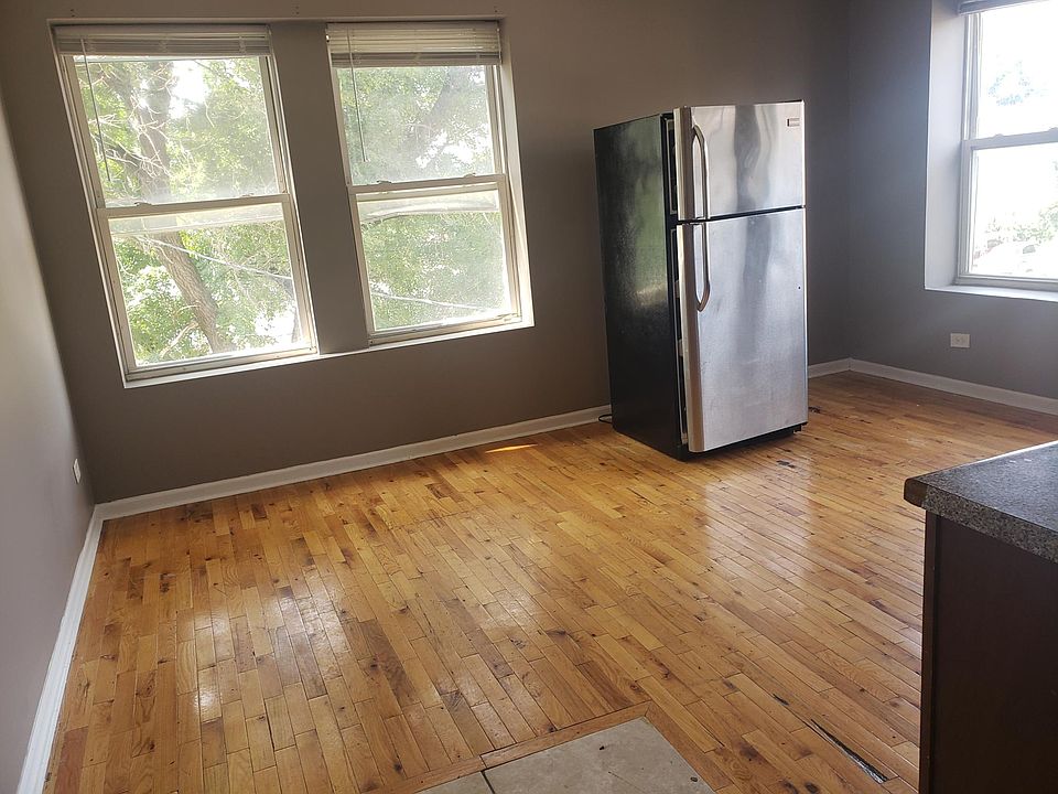 living room / kitchen