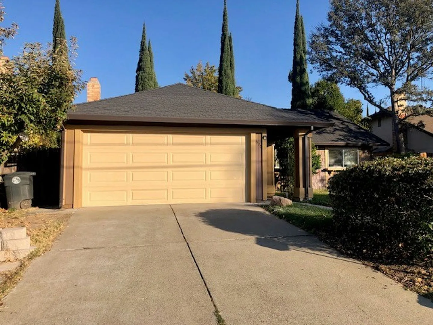 Spacious 3 Bedroom 2 Bath Home in Citrus Heights — Photo 2