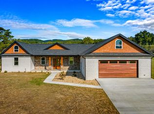 172 Shields Crossing Dr, Bean Station, TN 37708