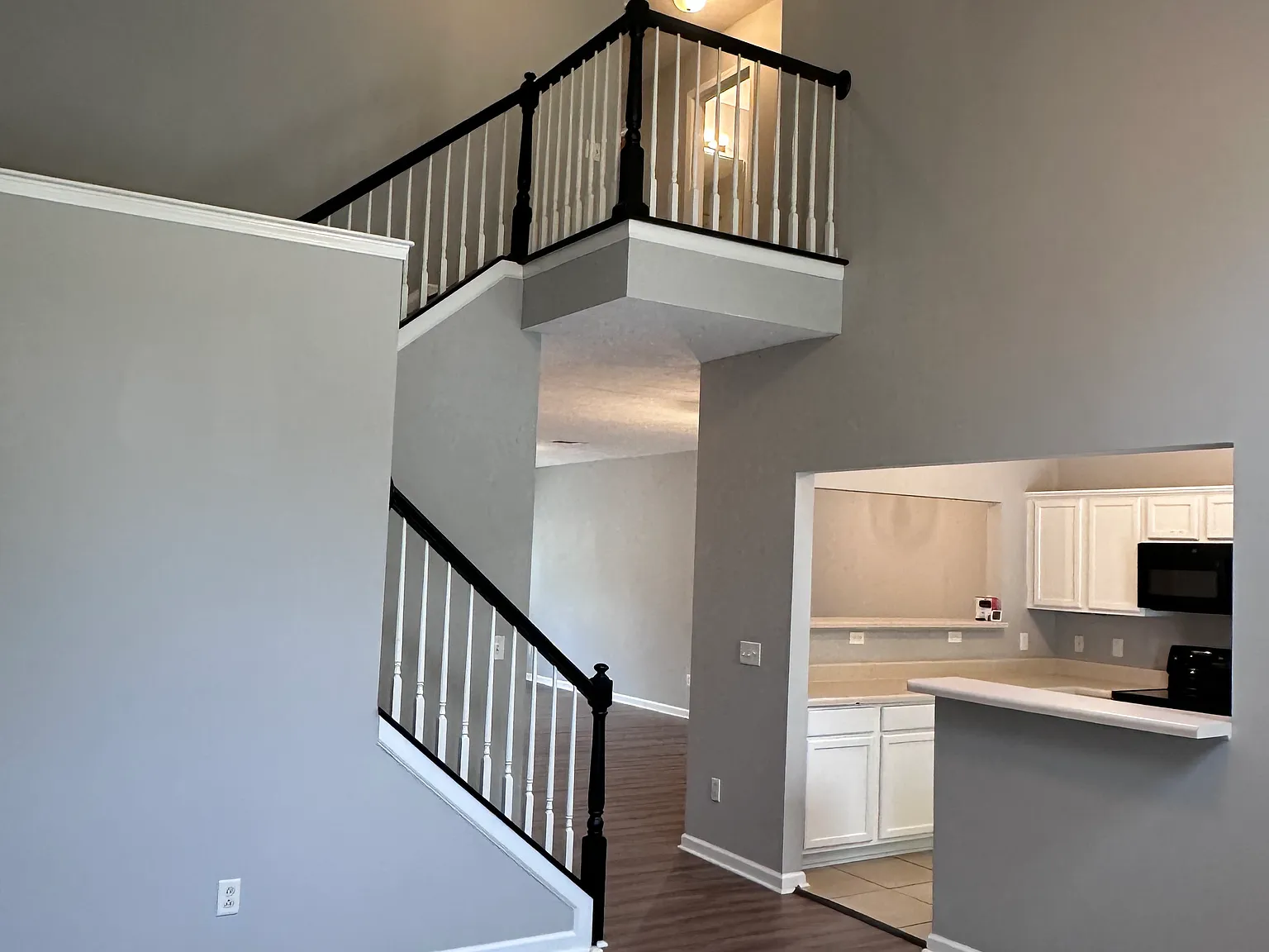 3 bed, 2.5 bath, 1706 sqft, $2,200 — Photo 3