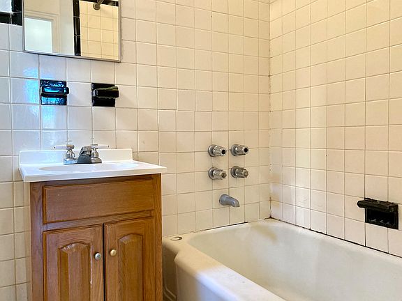 5th image of 325 Graham Ave #2F