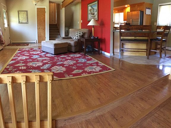 Living Room/Breakfast Counte