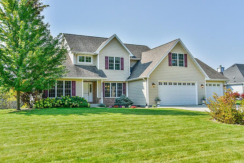 1st image of N30W22108 Woodfield Ct W