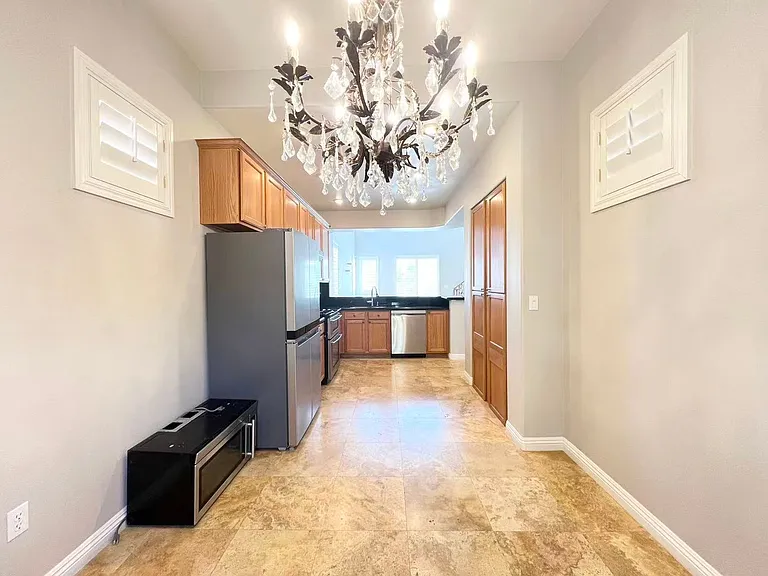 538 Los Hermanos St — Photo 7