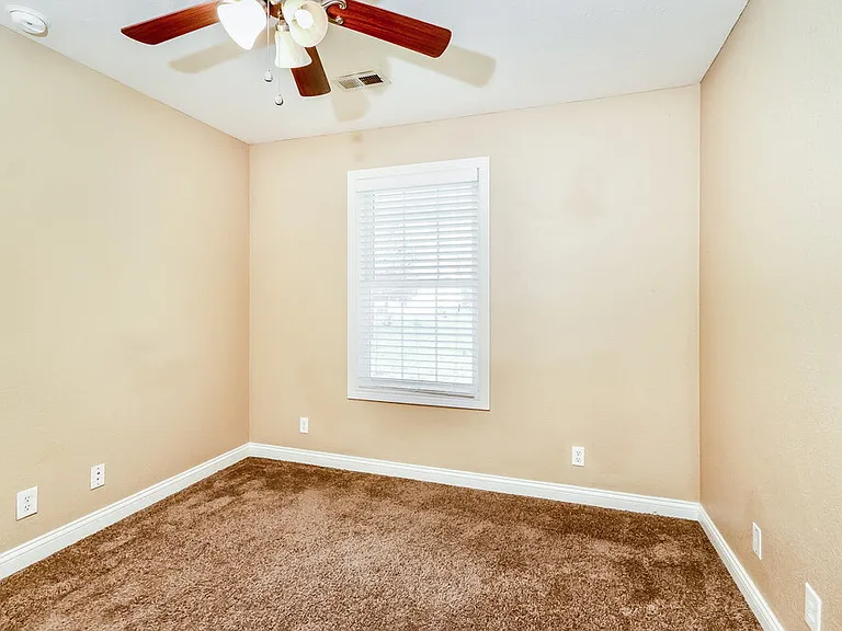 1044 Avondale Ct — Photo 13