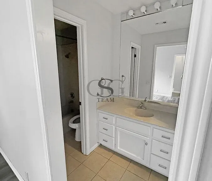 210 Circle St #5 — Photo 3