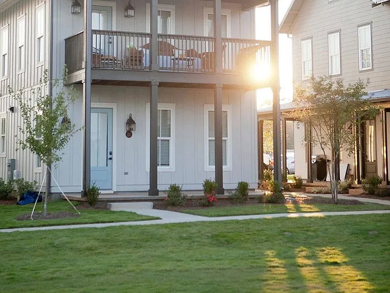 3BR Cottage w/ balcony Standalone