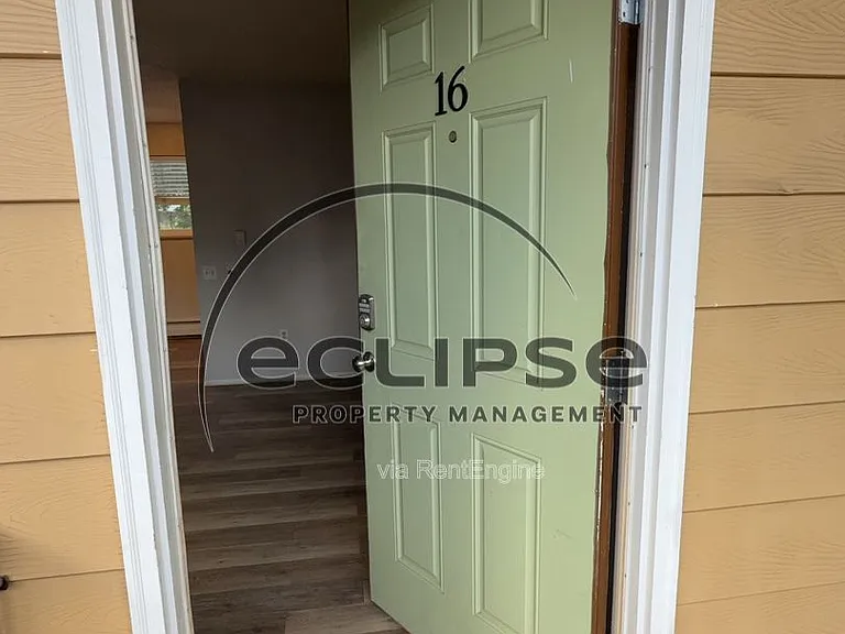 Summit View Apartments — Photo 77