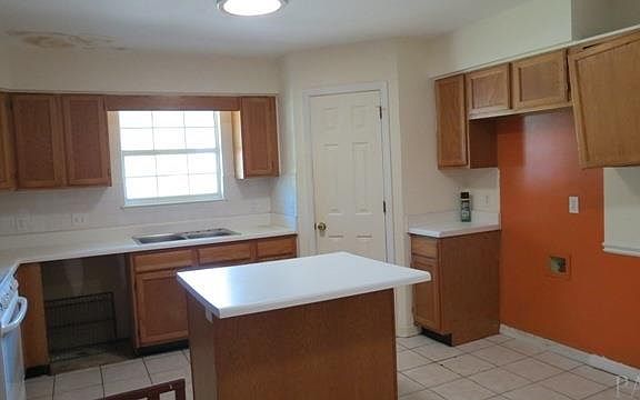 4th image of 1415 Little Creek Dr