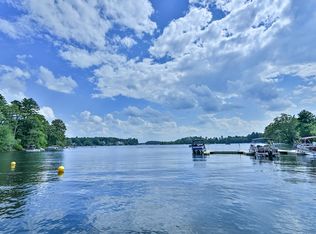 20 Lakeview Rd, Webster, MA 01570