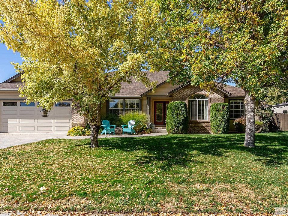 1st image of 855 Mahogany Dr