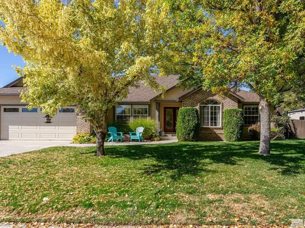 855 Mahogany Dr, Minden, NV 89423