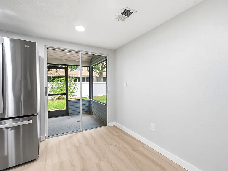 8511 J R Manor Dr — Photo 36