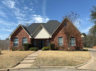 2919 Oakwood Dr, Brenham, TX 77833