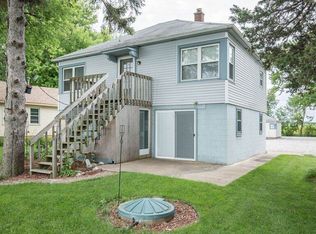 1709 S Shore Dr, Moline, IL 61265
