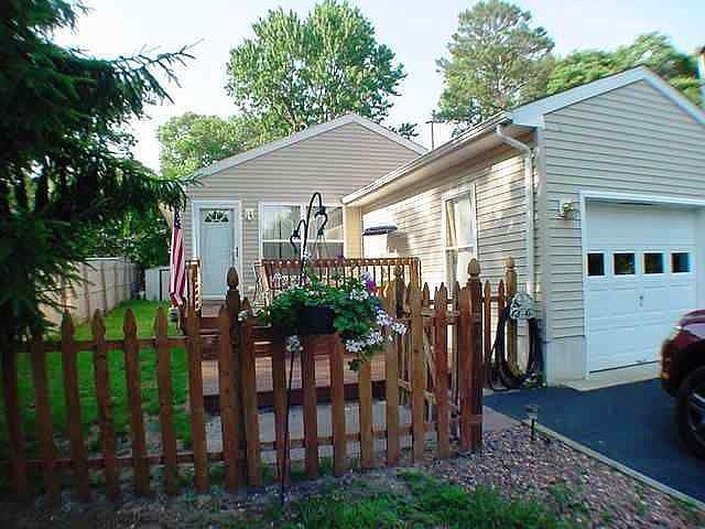 1st image of 405 Anthony Ave