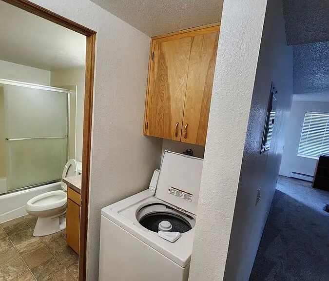605 S Grand Ave — Photo 4