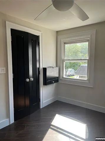 99 Hastings Ave — Photo 7