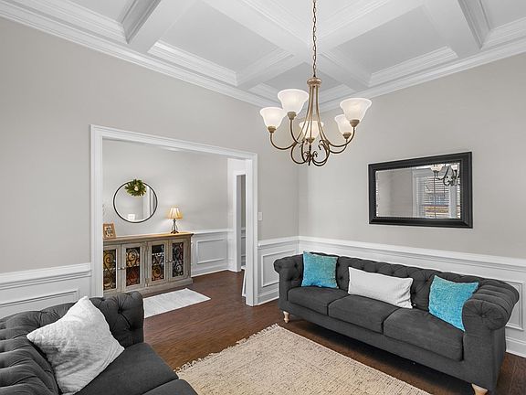 5th image of 670 Charleston Mills Dr