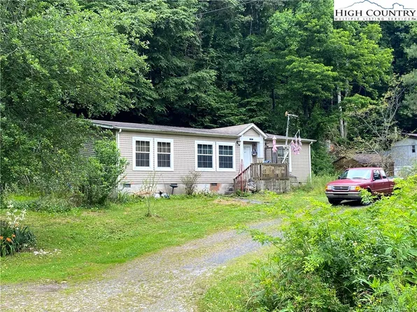137 Jakes Branch Road, Spruce Pine, NC 28777