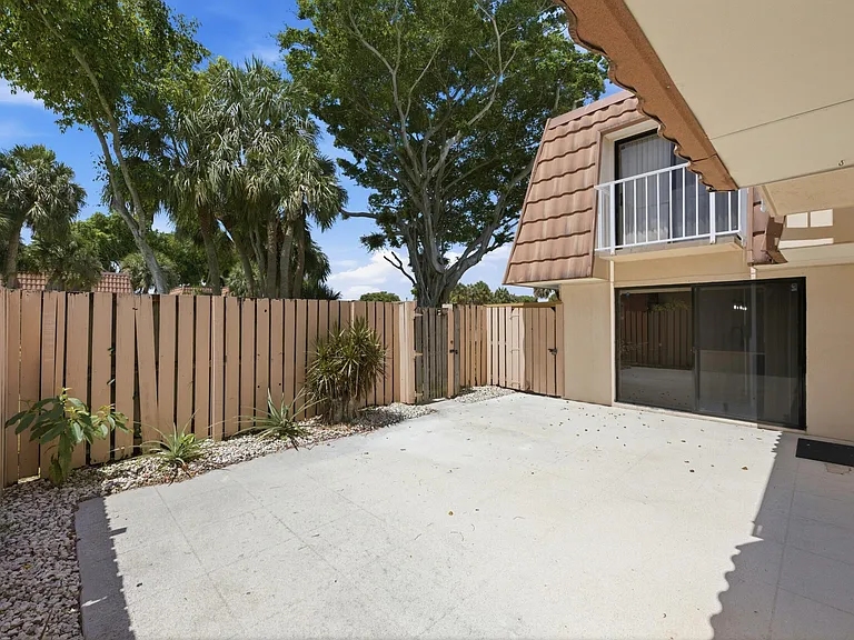515 Green Springs Pl — Photo 3