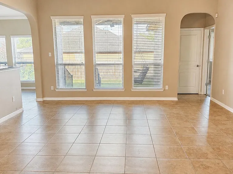 187 Chering Dr — Photo 3