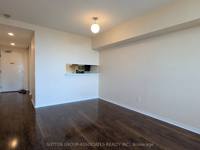7 Bishop Ave #1808 — Photo 14