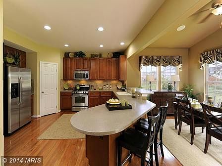 3rd image of 8146 Meadowgate Cir