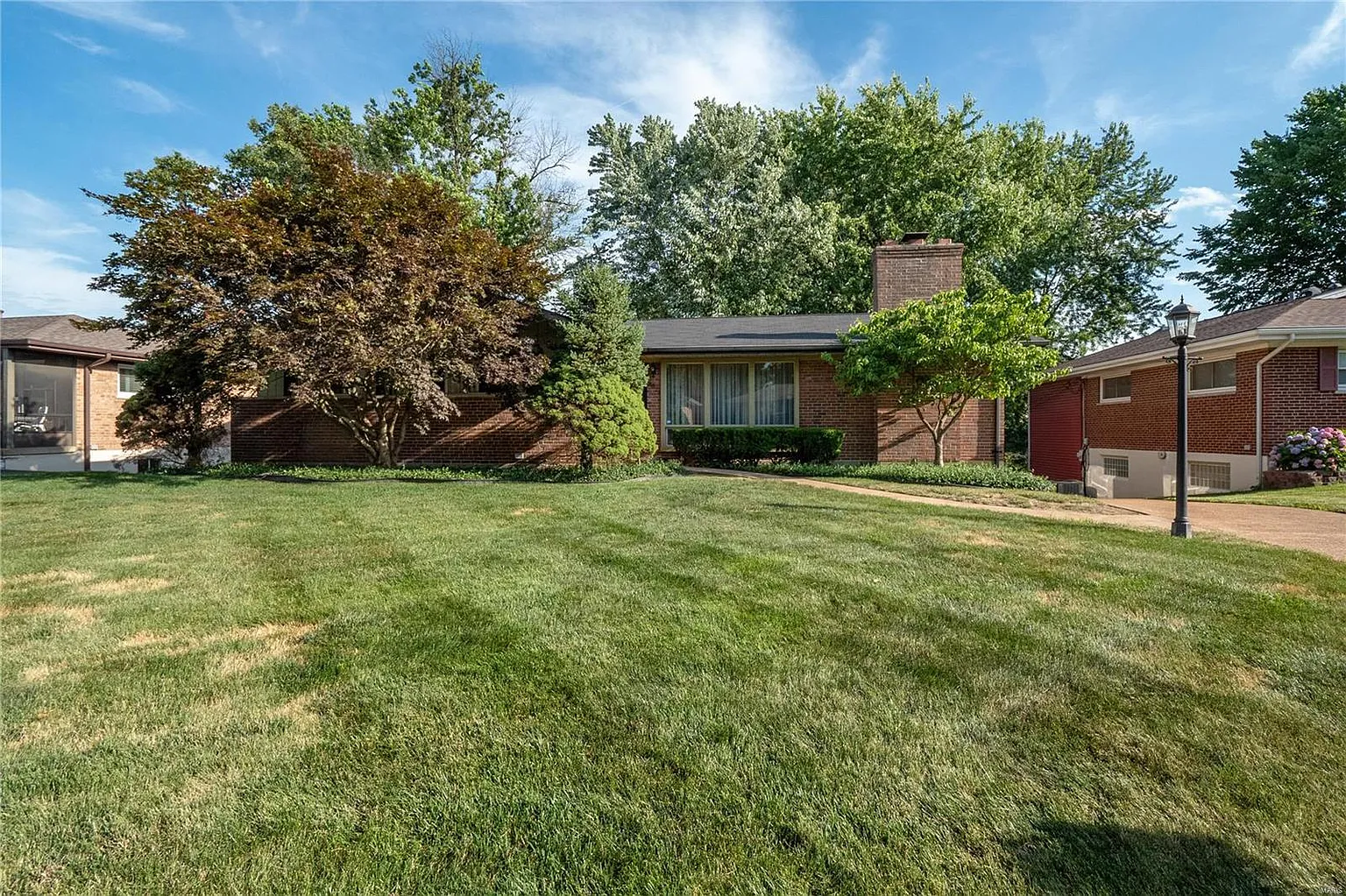 8873 Red Oak Dr photo 1