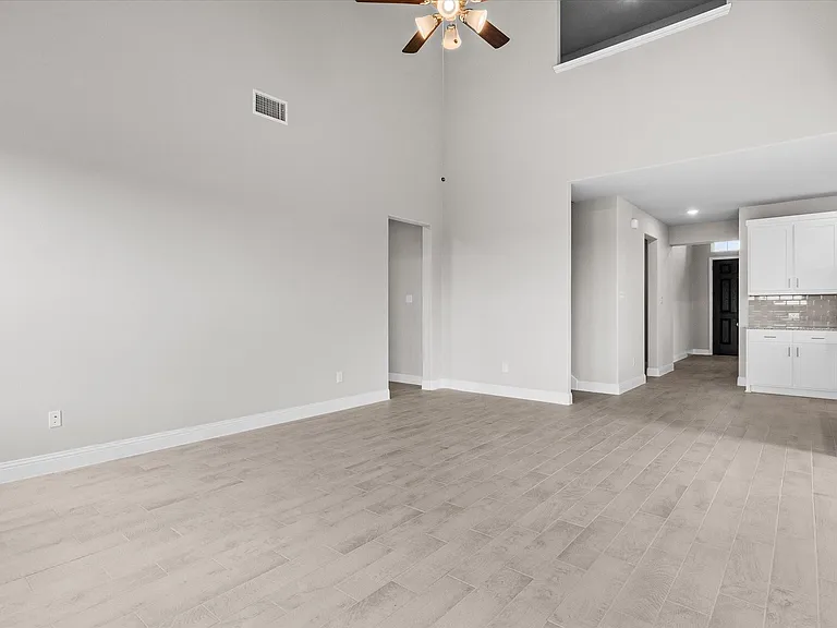 401 Parrino Pkwy — Photo 5