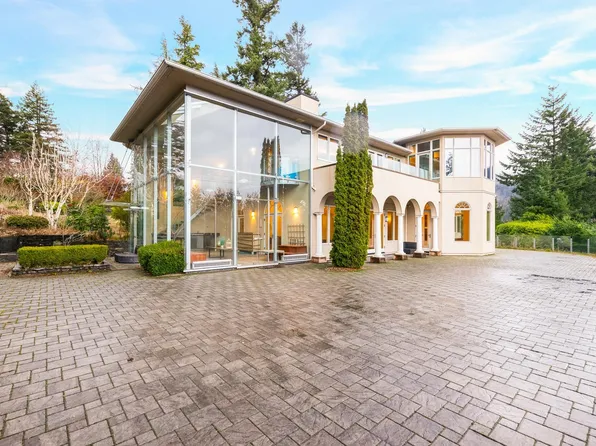 6220 Summit Ave, West Vancouver, BC V7W 1Y2