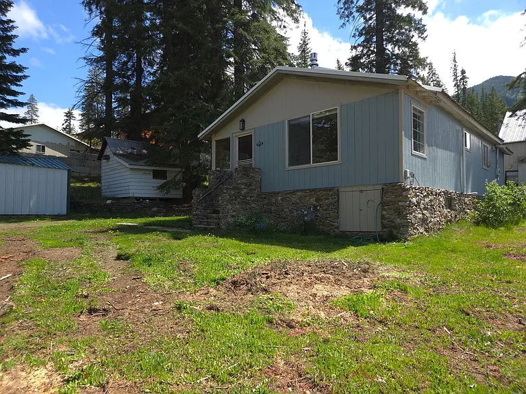 402 Oregon St — Photo 2