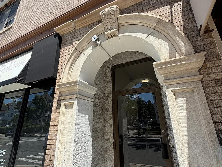 219 Highland Ave — Photo 9