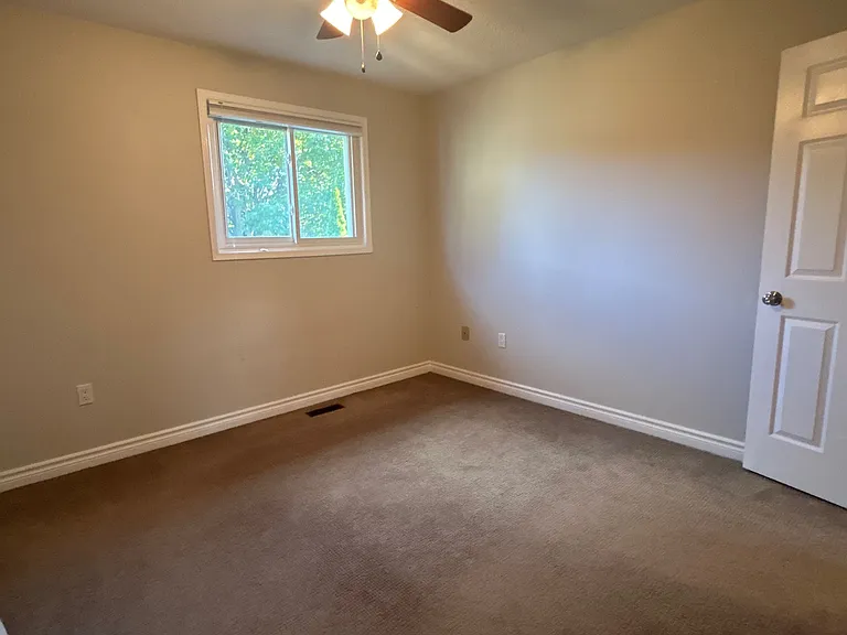 451 Traviss Dr — Photo 10