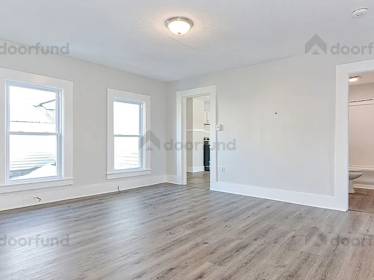 11 Pleasant St #7 — Photo 1