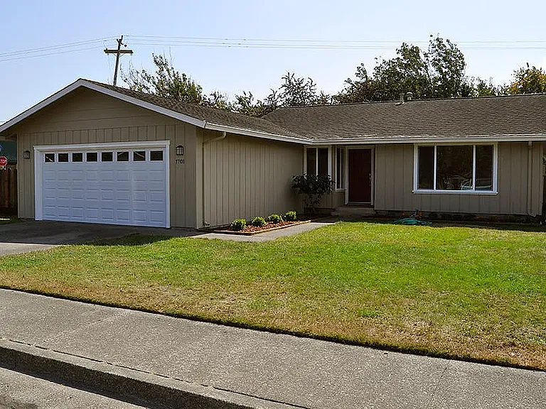 1701 Antoine Ave — Photo 1