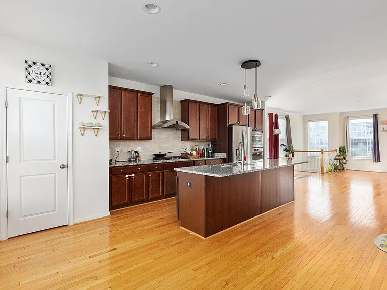 42304 Lancaster Woods Sq — Photo 12