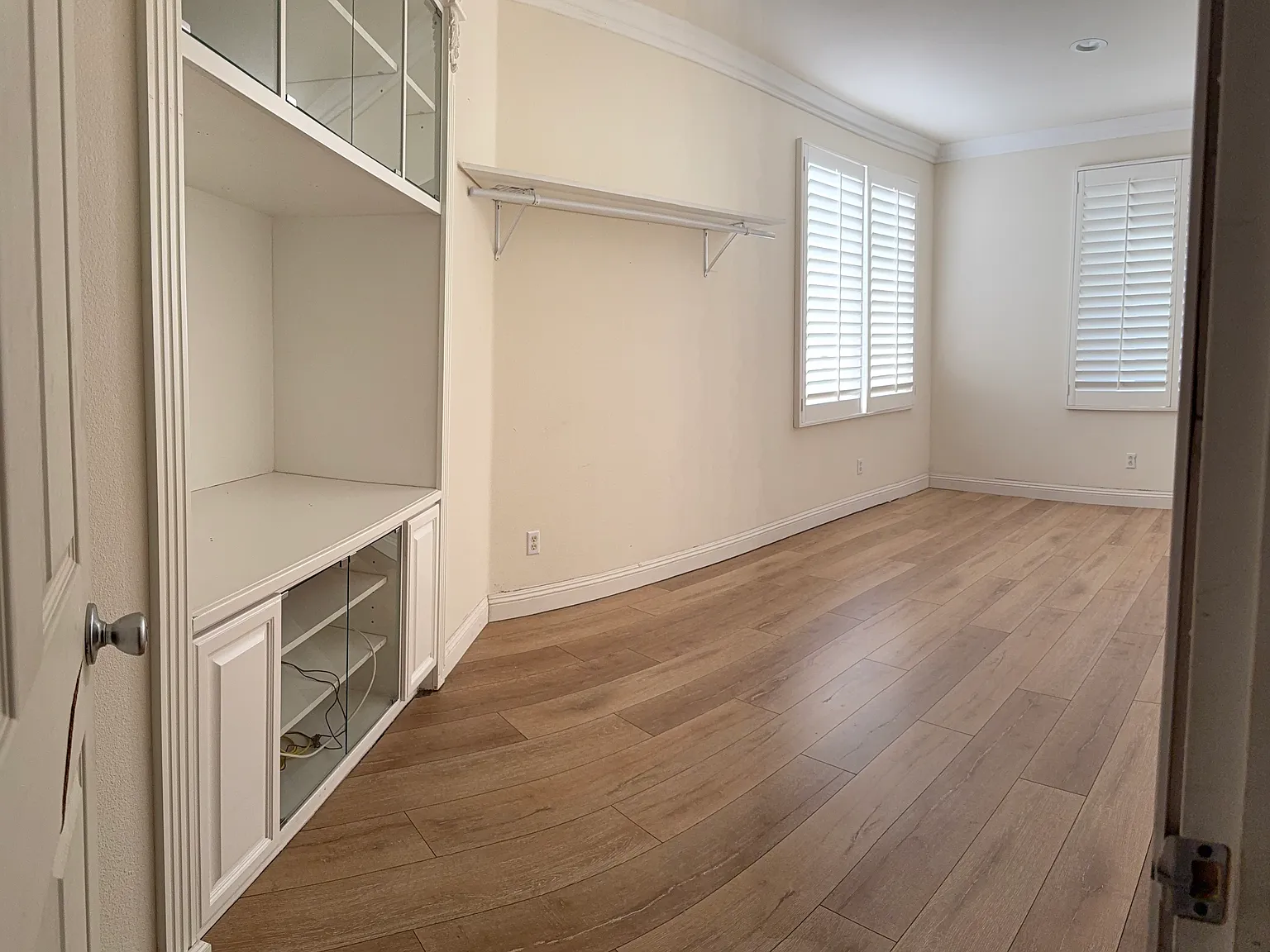 6 bed, 4999 sqft, $999 — Photo 2