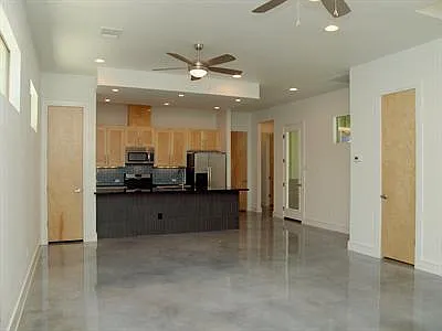 4605 Avenue B — Photo 2