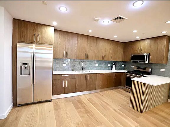 4th image of 3043 Ocean Ave #6A
