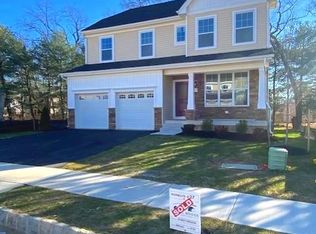 27 Misty Meadow Ln, Hamilton, NJ 08619