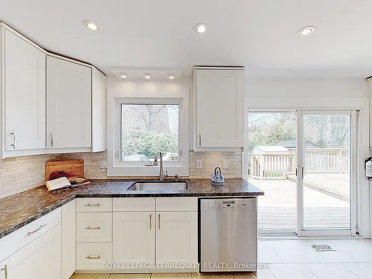 2055 Waters Edge Dr — Photo 7