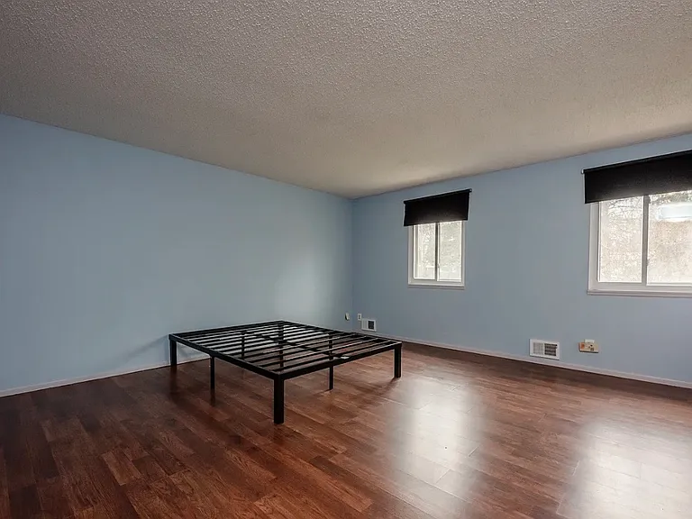 16 Surrey Hill Way — Photo 9