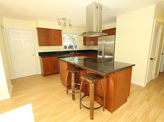 2nd image of 350 N Pershing Ave