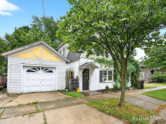 5th image of 121-125 Church St SE